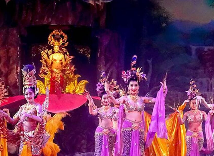 Alcazar Show Pattaya với sân khấu rực rỡ – trải nghiệm giải trí đặc sắc trong tour Thái Lan